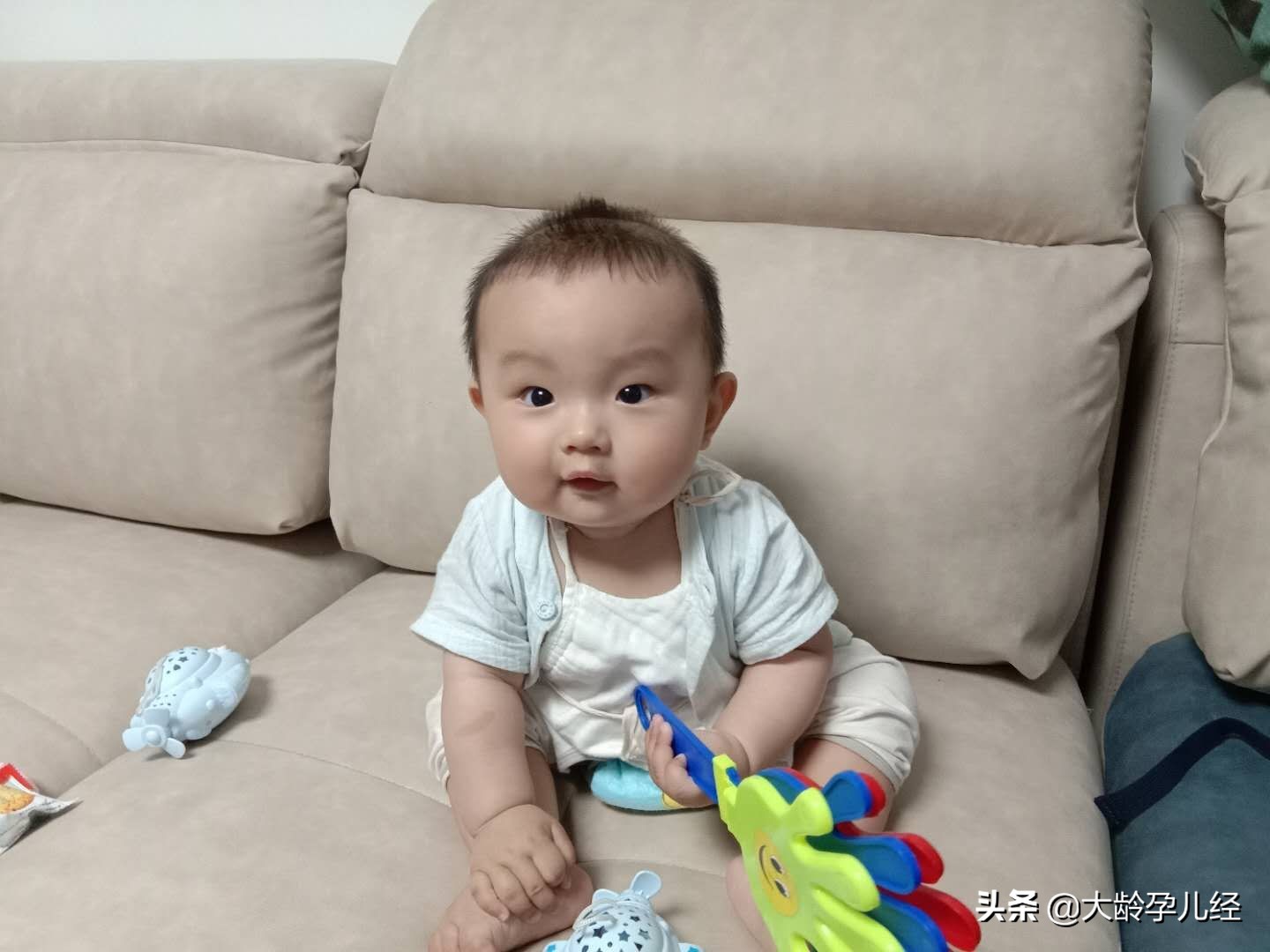 宝宝过早蹦跳有什么危害,不要盲目的认为宝宝有坏习惯