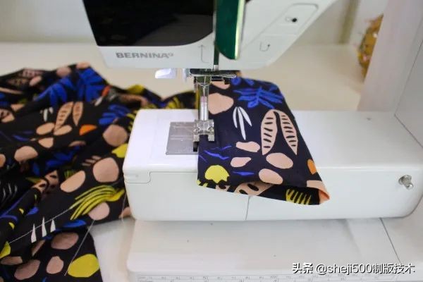 时尚一片式裹裙连衣裙裁剪图,后开叉裙的缝制方法