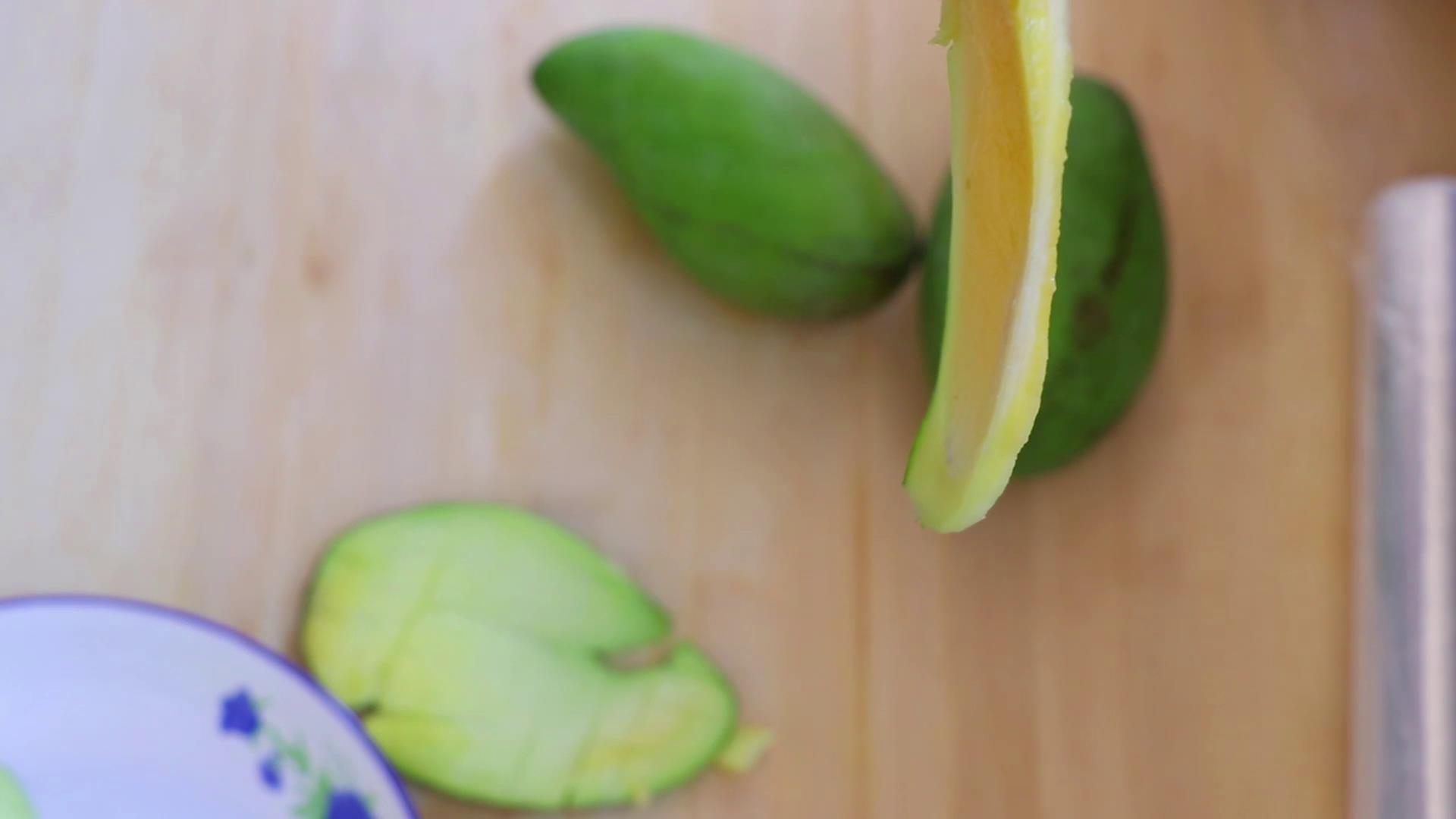 剥芒果最快的方法不脏手也不流汁,芒果不脏手的切法你get到了吗