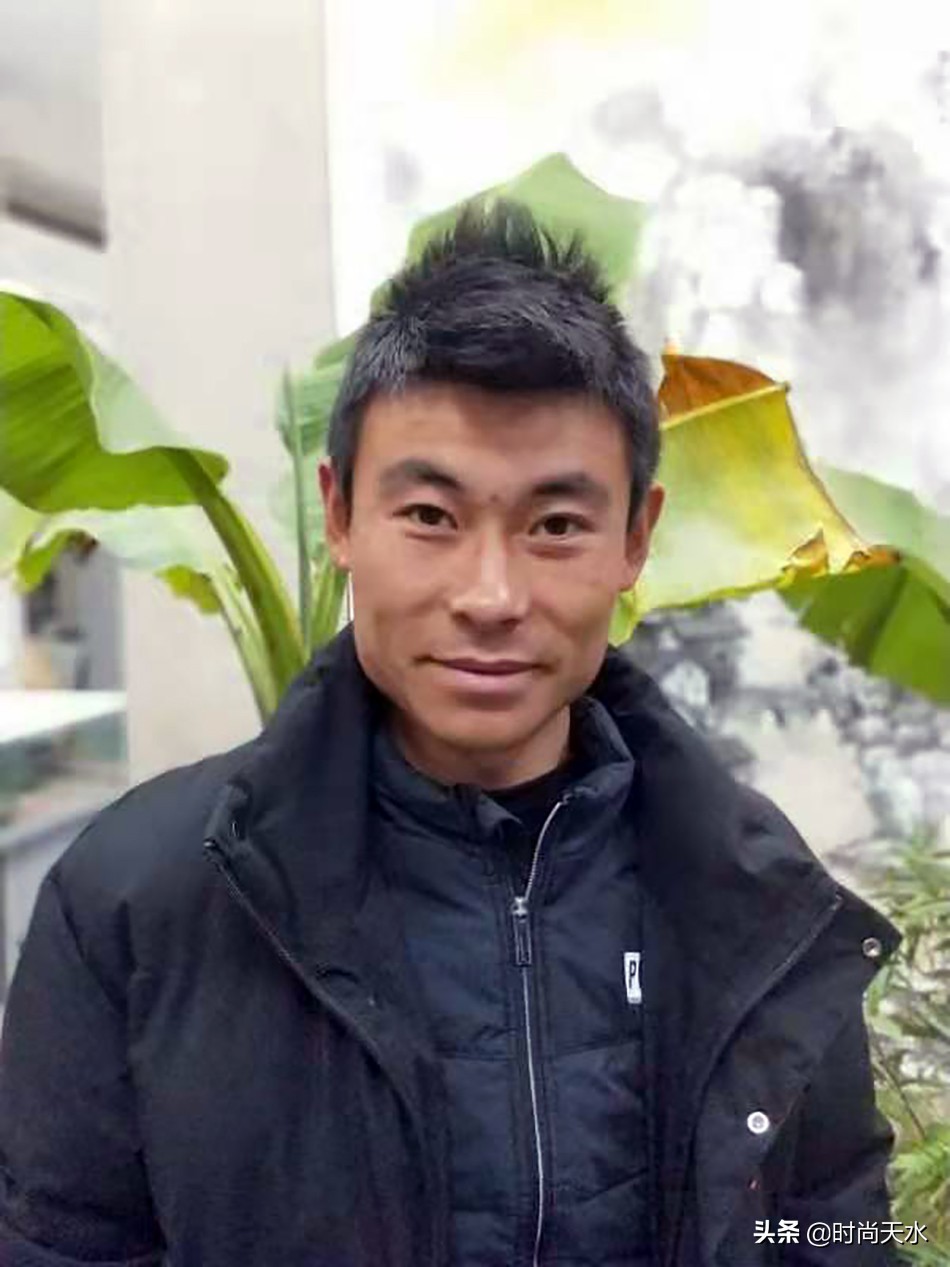 天水“轮胎哥”出发*藏西**,金龙大酒店携媒体、粉丝送上祝愿