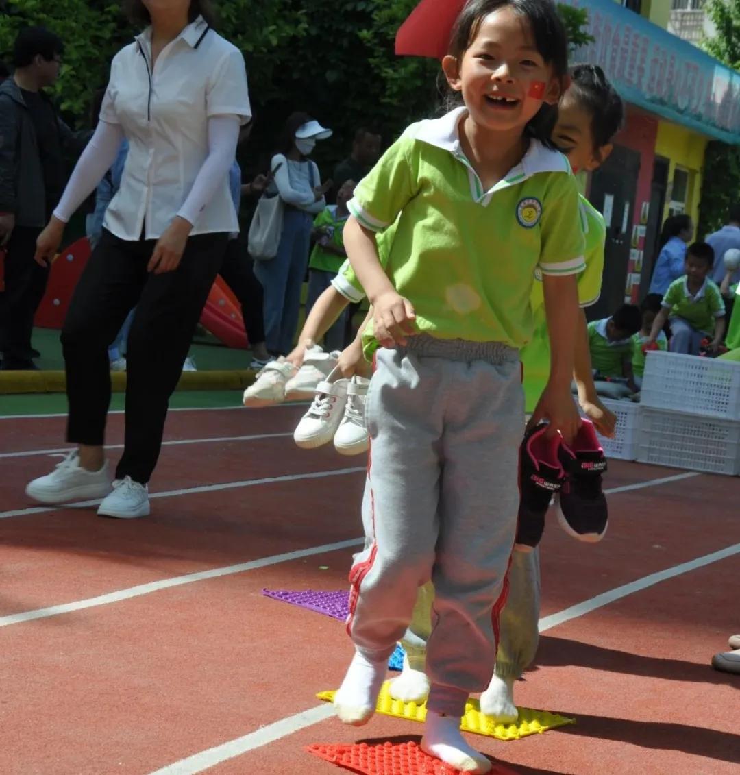 幼儿园我是小红军重走长征路游戏,小班重走长征路闯关游戏