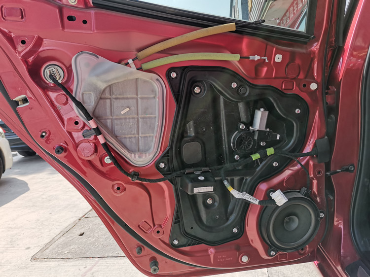 2015马自达3昂克赛拉音响效果,马自达3昂克赛拉低配改高配灯