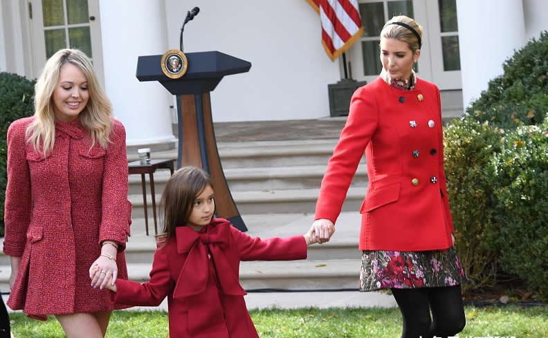 秋冬穿红色呢大衣好看吗,冬天怎么穿红色大衣比较高级