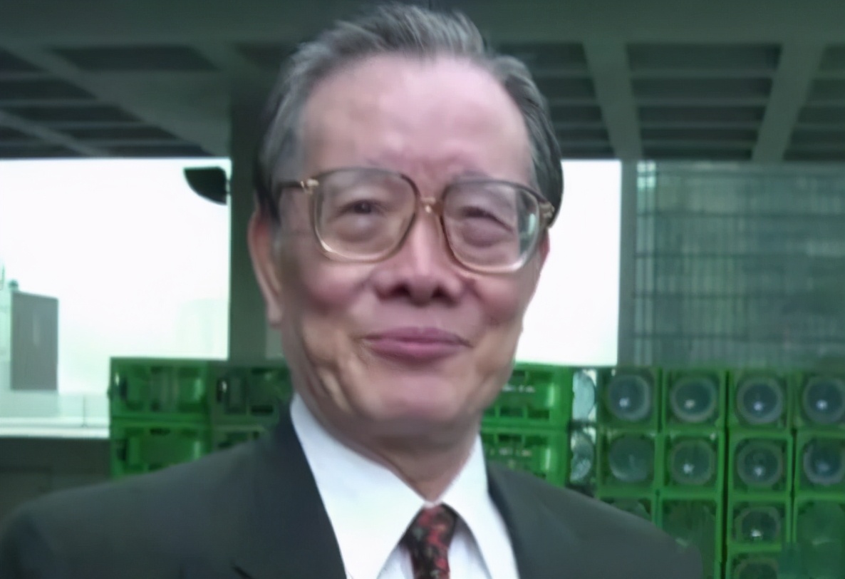 逼成龙下跪、掌掴曾志伟、封杀张柏芝？深扒向氏夫妇叱咤港圈史