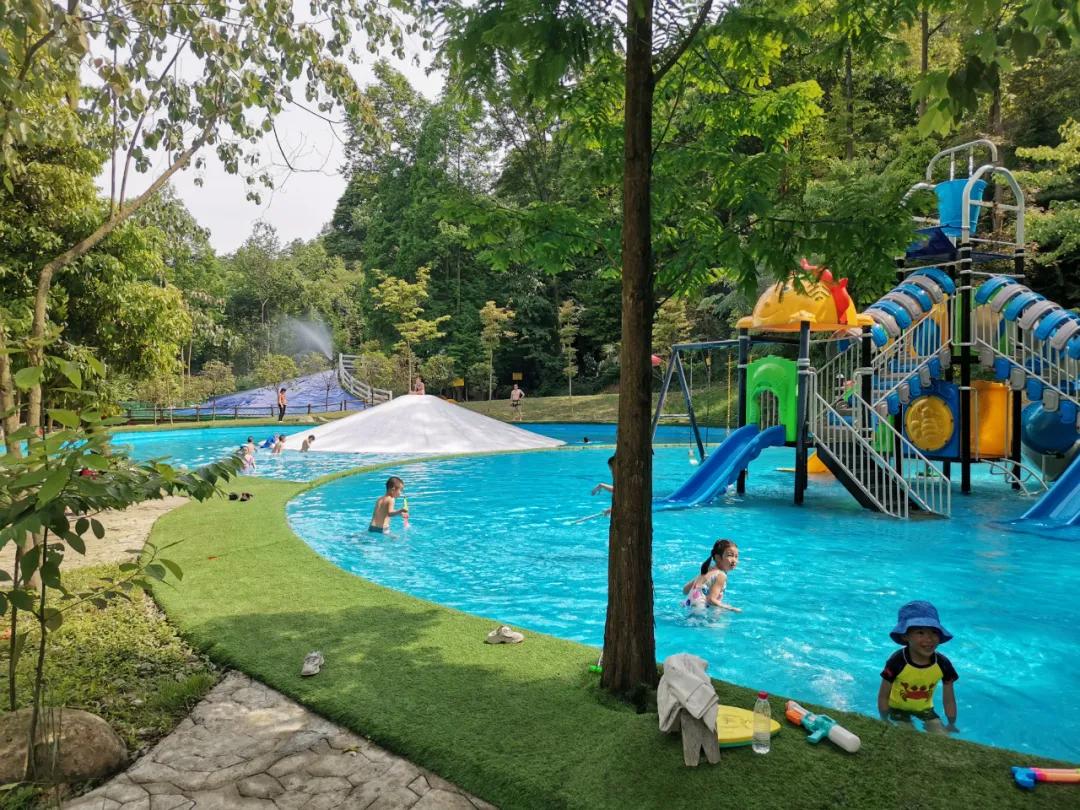 成都周边凉快又可以耍水的地方,成都周边哪有耍水的地方