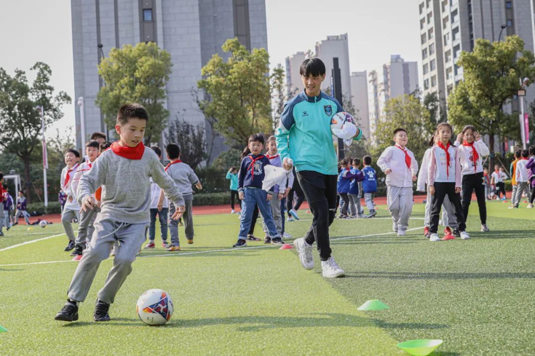 共建活动|支云狼兵走进南通紫琅一小，共度冲甲三周年纪念日