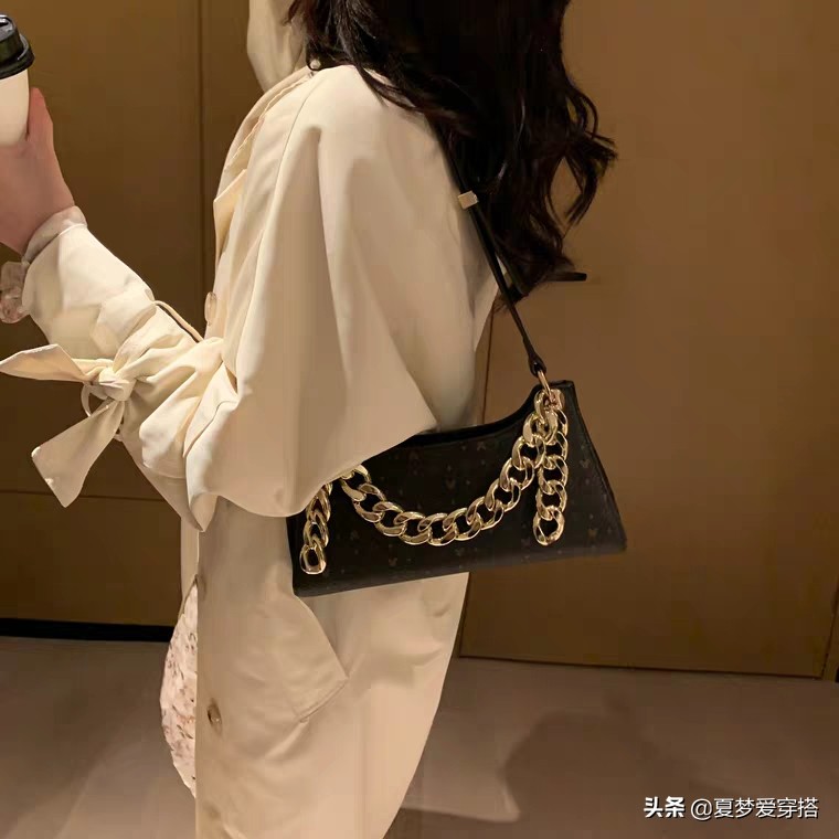 虞书欣穿lisa同款衣服,虞书欣同款包包3ce