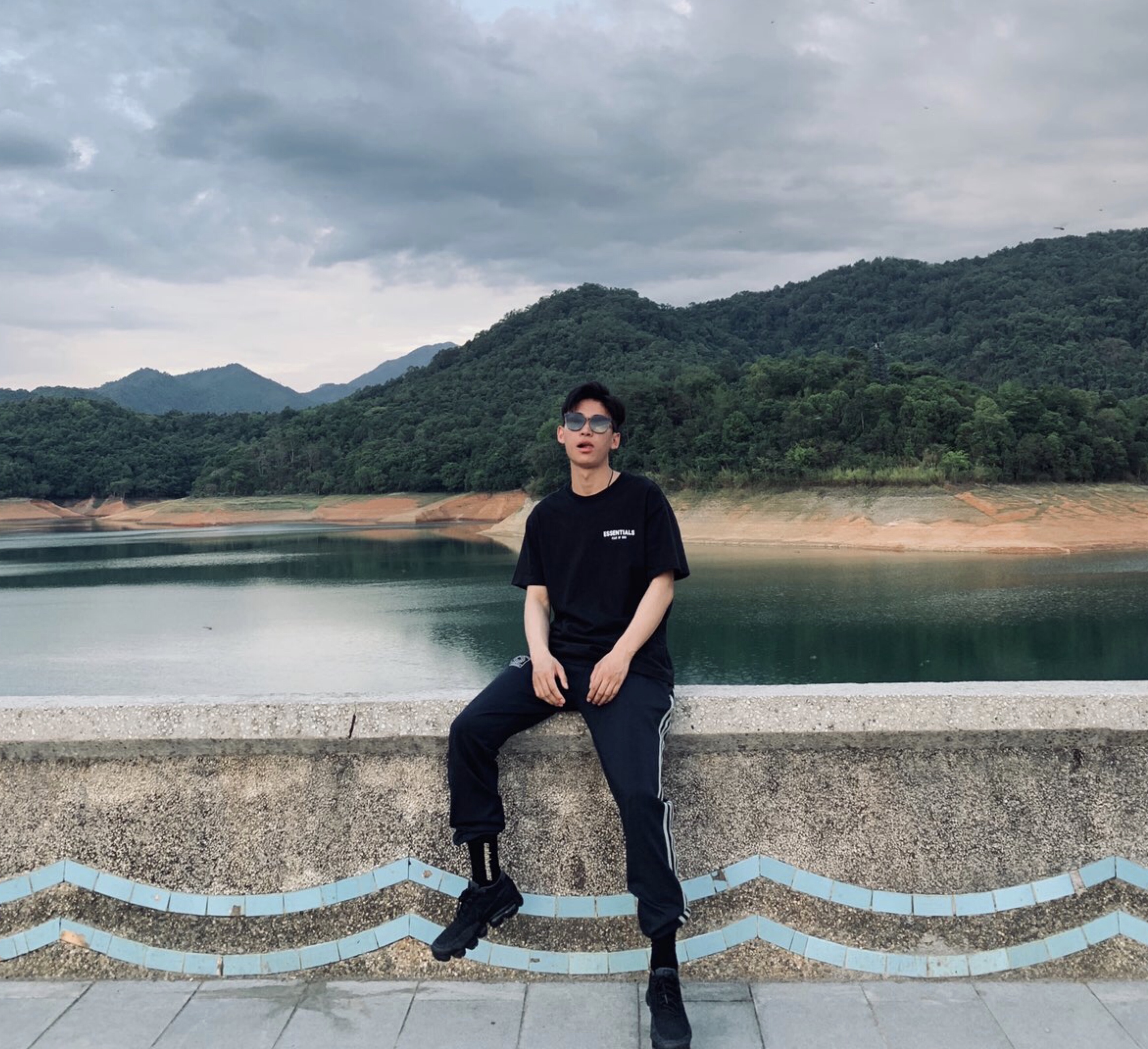 潮男穿搭蓝色牛仔短裤,潮男短裤穿搭