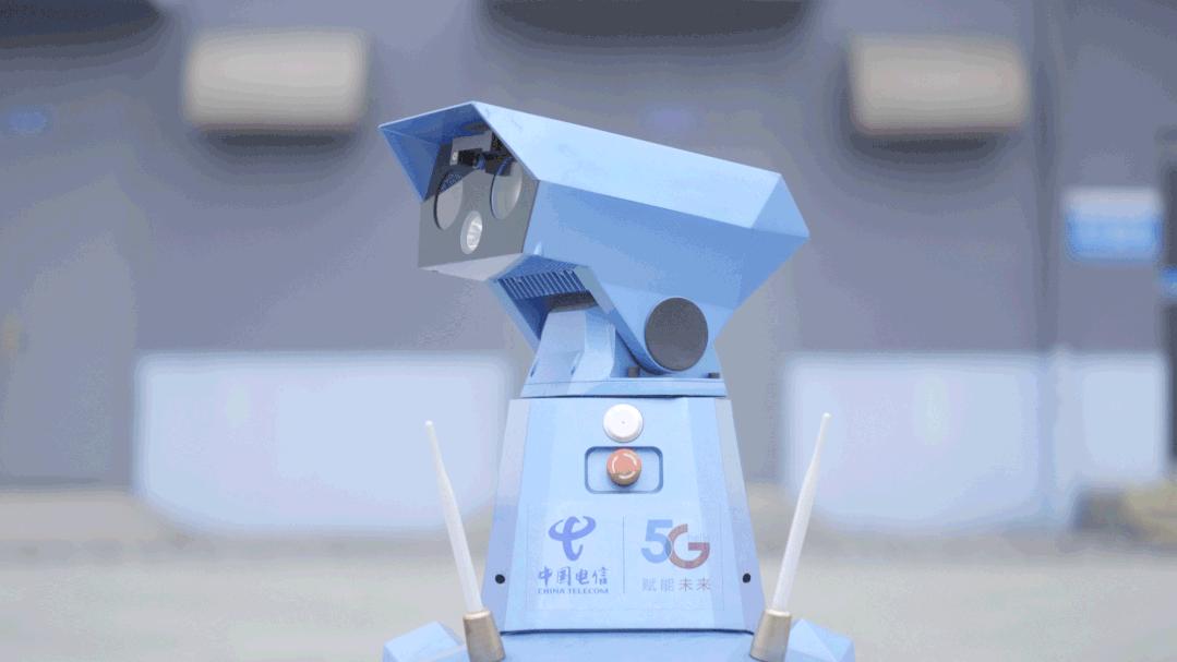 来了,电信“机器人天团”!网友:“成精了!”