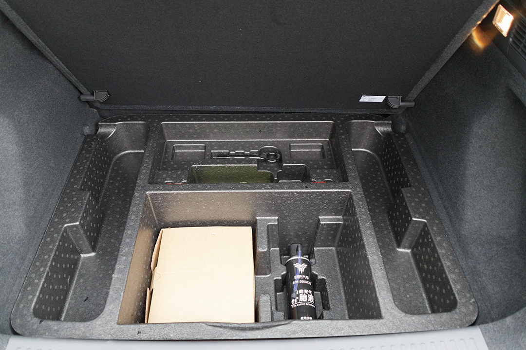 哪吒u新能源汽车推荐2021驾驭版,透明a柱的车