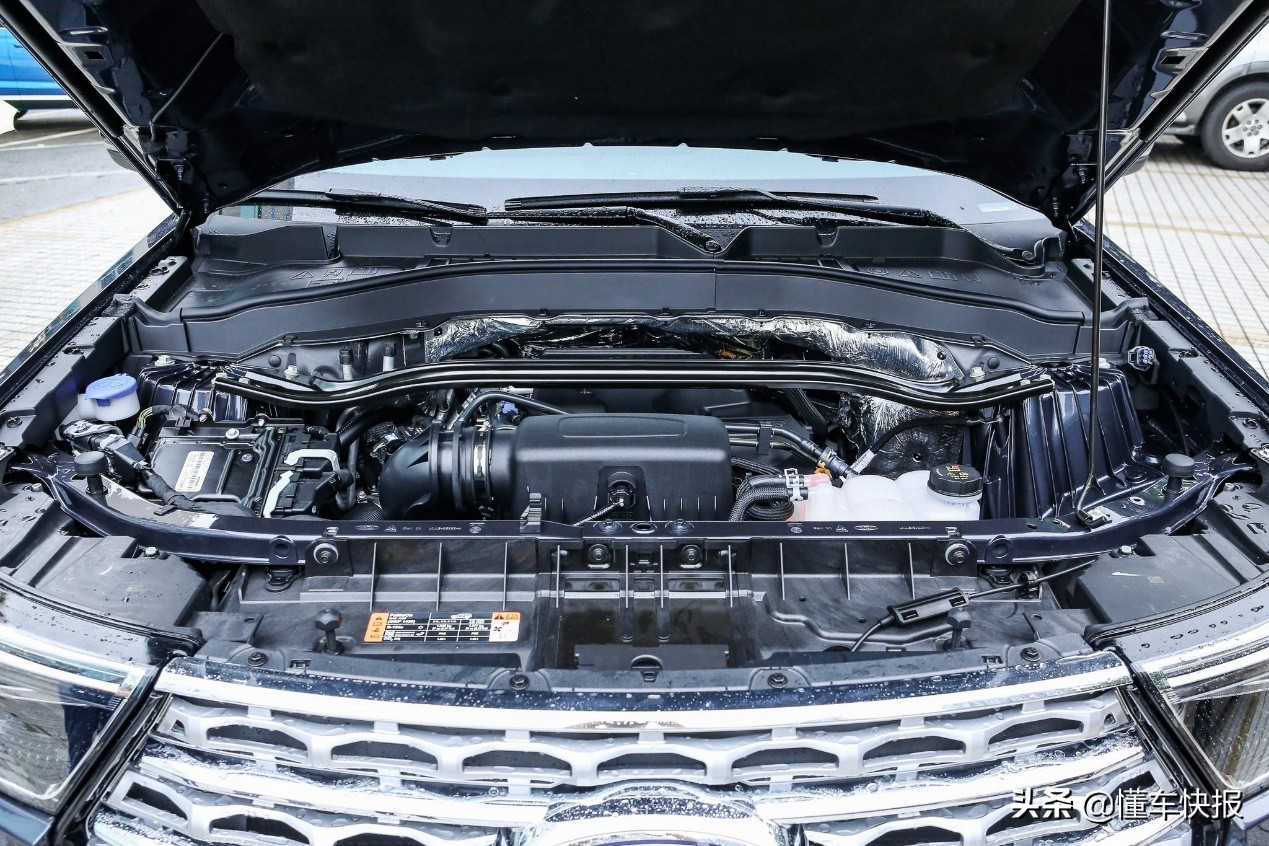 福特探险者钛金和风尚区别,福特探险者钛金版与风尚版