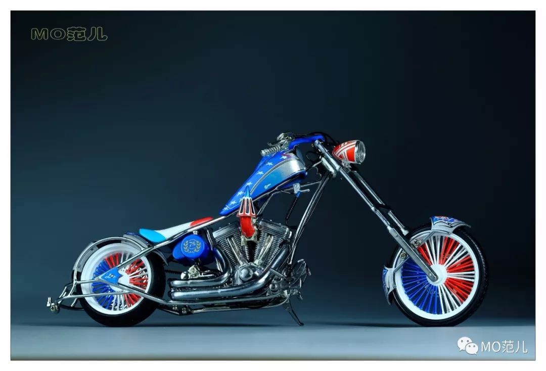 想试试用蓝色“焊”住你的眼睛是什么感受吗？