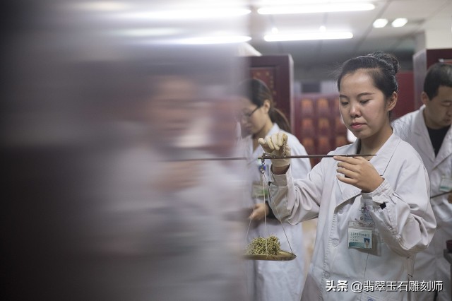 结婚三金买多少克黄金合适,结婚三金是黄金好还是白金好