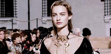 猥琐颈怎么矫正,一招改善猥琐肩