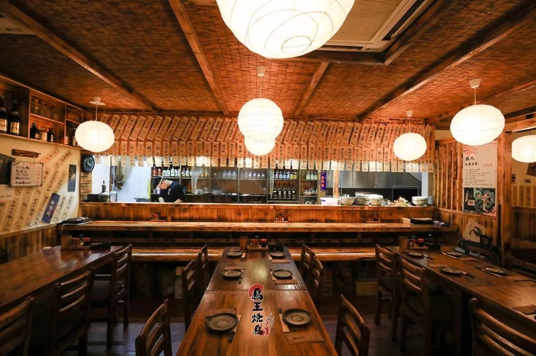 没想到师惠坊这家不足40平米的烤串店，竟是上班族的秘密基地！