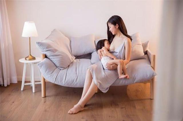 新生儿吃奶都会很用力吗,新生儿吃奶力度有吸奶器大吗