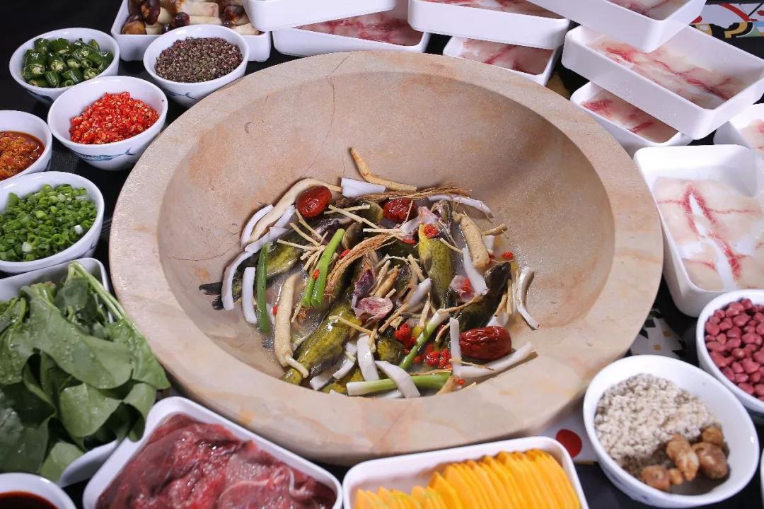 云南蒸汽石锅鱼你吃过吗,云南养生蒸汽石锅鱼