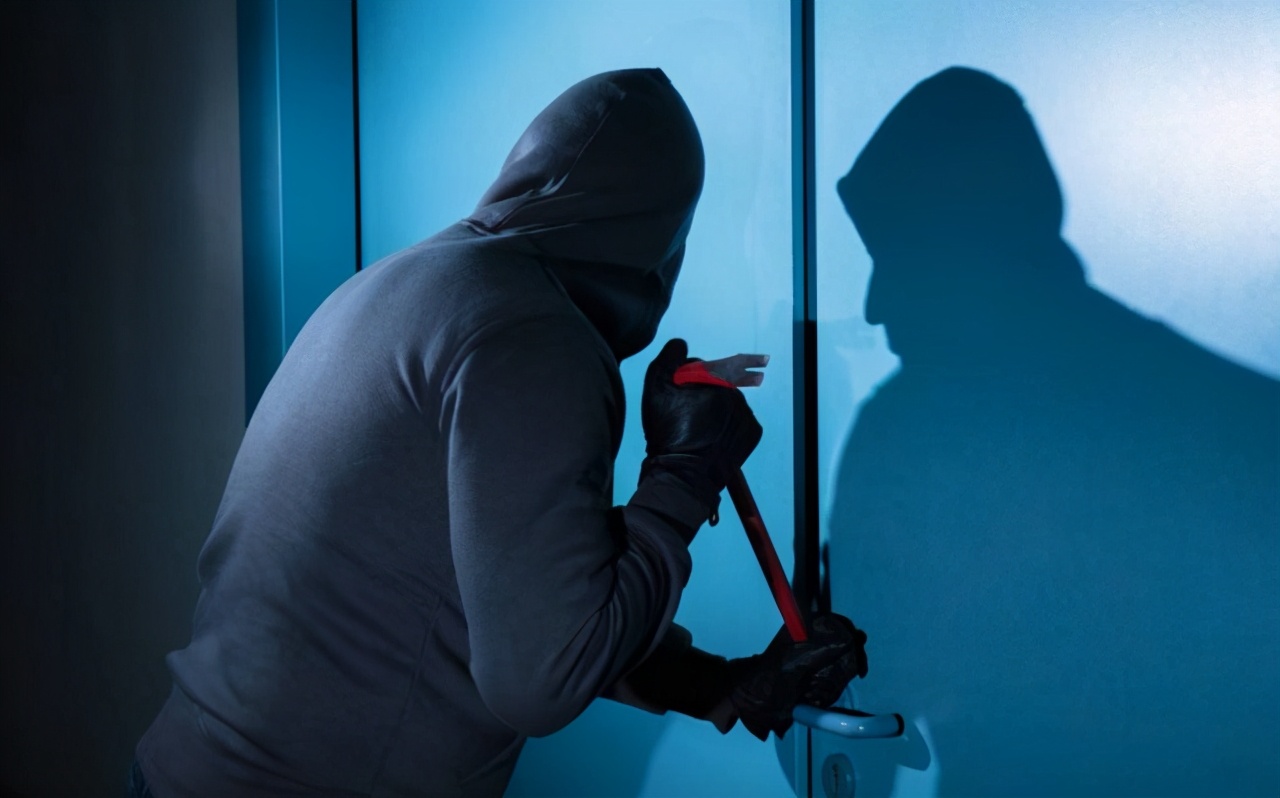 大门自带的指纹锁要换吗,大门有必要装密码锁吗