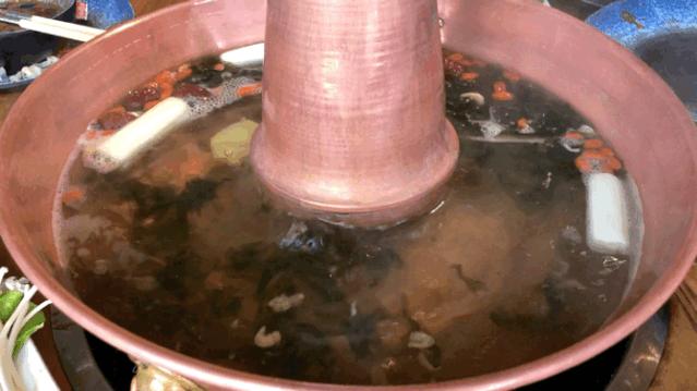 西安城墙下的铜火锅,西安城墙底下的羊肉泡馍