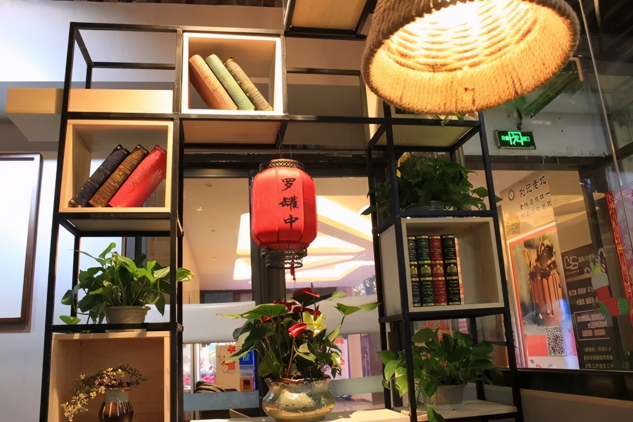 换着花样嗦粉才过瘾，一碗米粉，做出了十多种不同的味觉体验