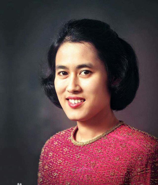 公主和国王简朴又亲民,公主像卖菜大婶,国王像民工大叔