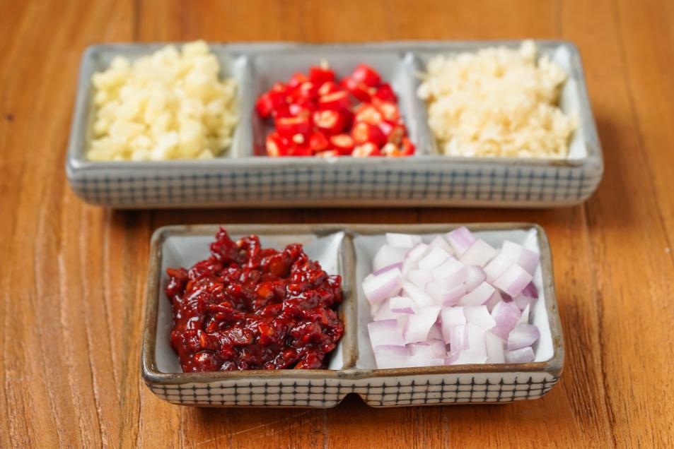 酸辣砂锅花甲粉的做法,香辣花甲汤粉的做法