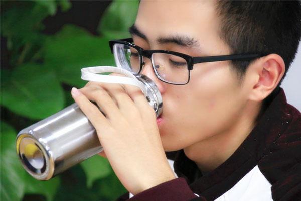 自来水和桶装水哪个对人身体更好,饮用桶装水与自来水的区别与好处