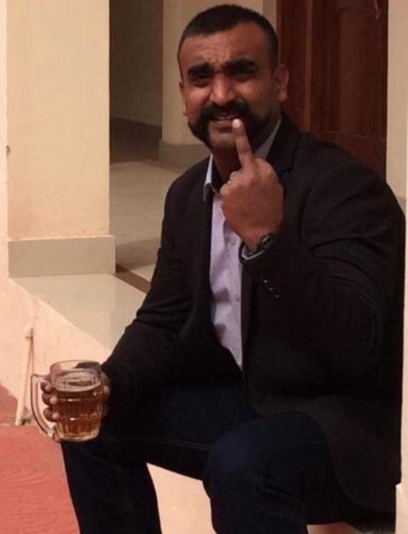 印度被俘飞行员：巴方在肉体上折磨皮鞭殴打巴网友：茶里也有毒