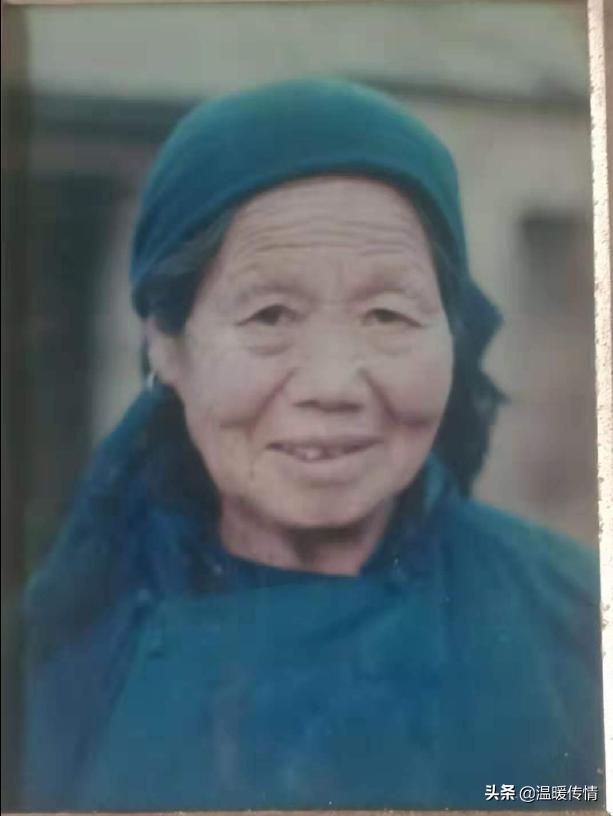 奶奶一生过着简朴的生活,奶奶平凡朴实的生活