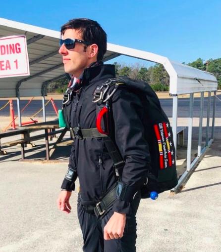 美军大兵在家中发现妻子出轨,美国大兵服役发现妻子出轨