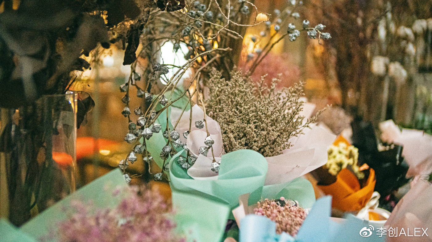 七工匠50mmf1.8镜头与55mmf1.05的区别,不到三千的旗舰机