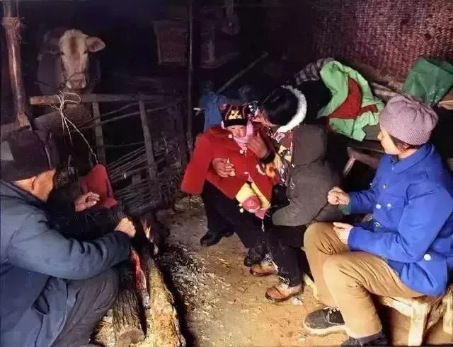 九张反映过年气氛的照片,百张罕见的过年老照片这才是年味