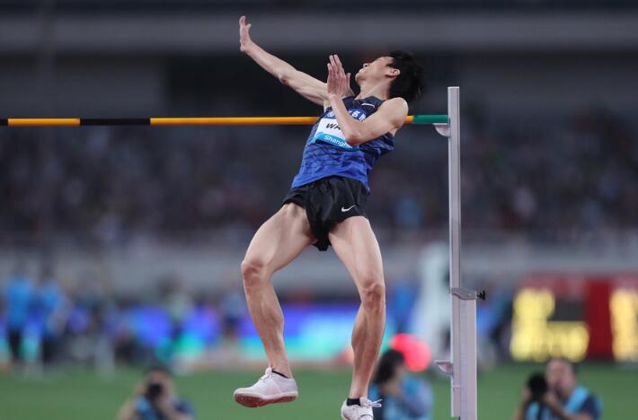 高中生跳高全国冠军,跳高目前第一人清华学霸