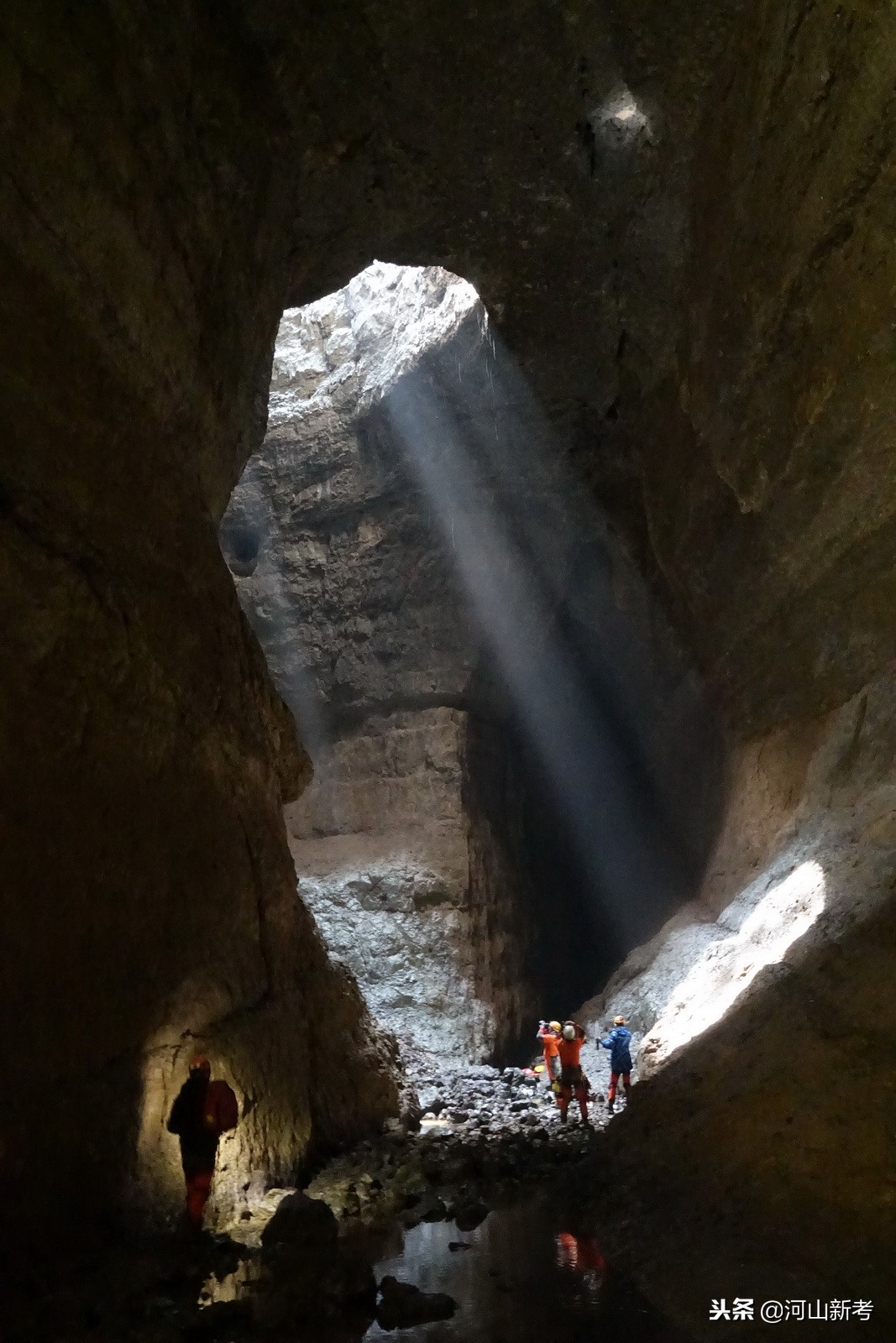 探险中国天坑视频,专家探险贵州神秘天坑完整版视频