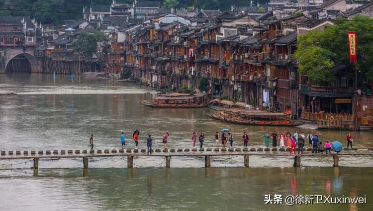 娌辨睙鍑ゅ嚢鍙ゅ煄姘戝,娓呮櫒娌辨睙杈归潤璋х殑鍑ゅ嚢鍙ゅ煄