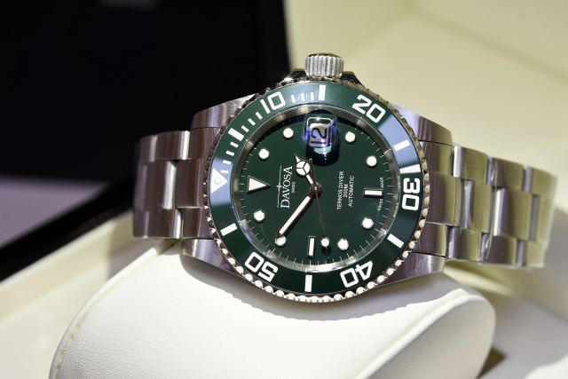 迪沃斯绿蛟龙和浪琴康卡斯,迪沃斯绿蛟龙与劳力士绿水鬼