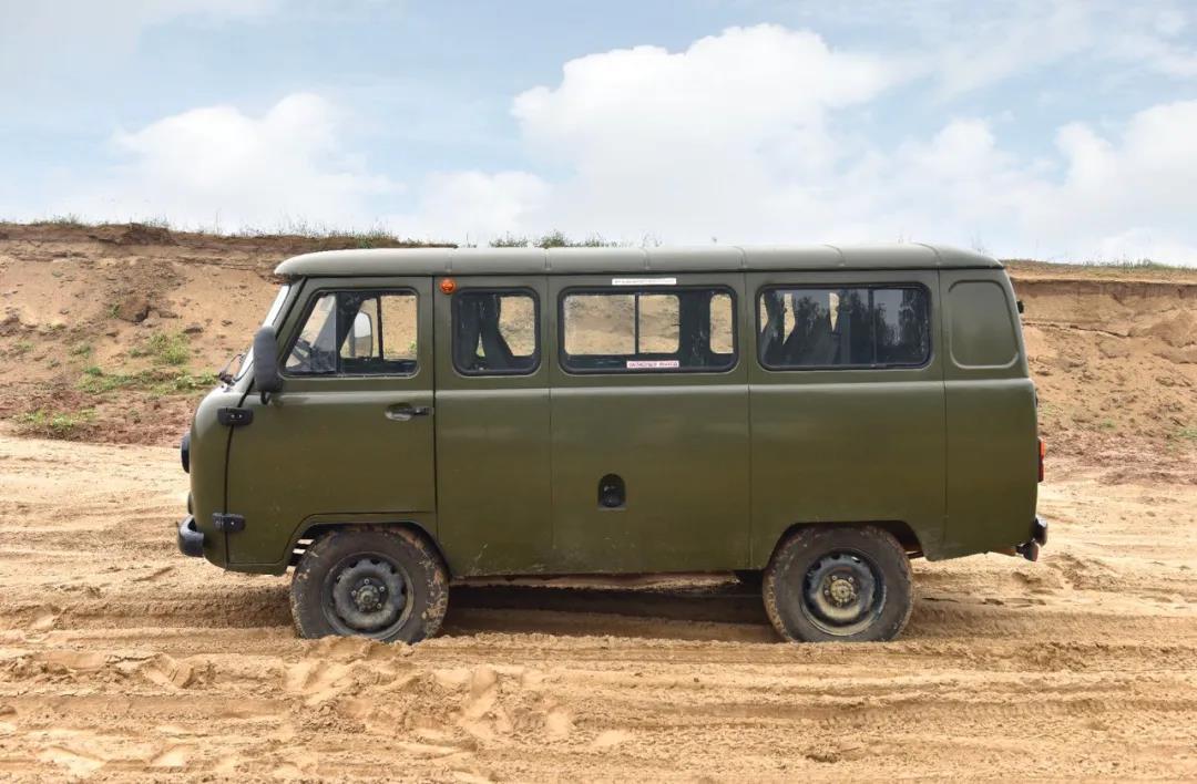 忘了三菱得利卡吧，我开“越野小面包”给你治肾结石