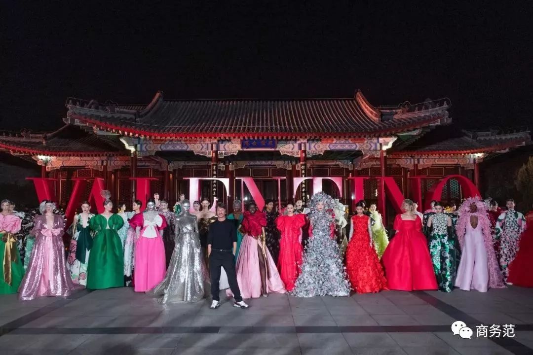 Valentino第一次中国办高定秀，张艺兴来捧场，杜鹃压轴气质绝了