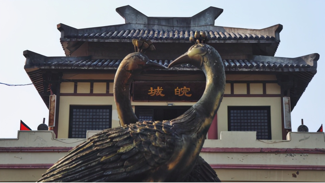 天柱山的迷人之处,天柱山独立的山峰