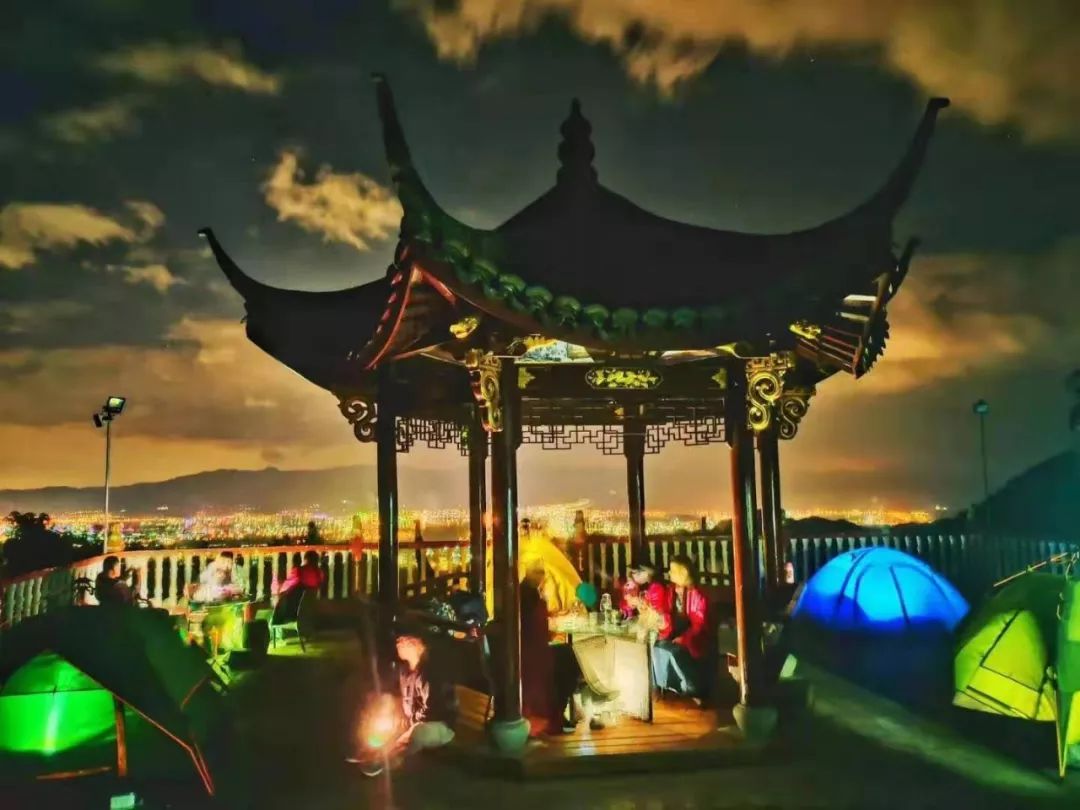 金华这座1.5亿高龄的山峰，浓翠蔽日，风清月朗，还有试胆石等你去挑战