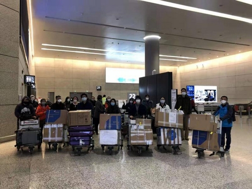 群众自发为武汉运送物资,山东人民自发驰援武汉蔬菜物资