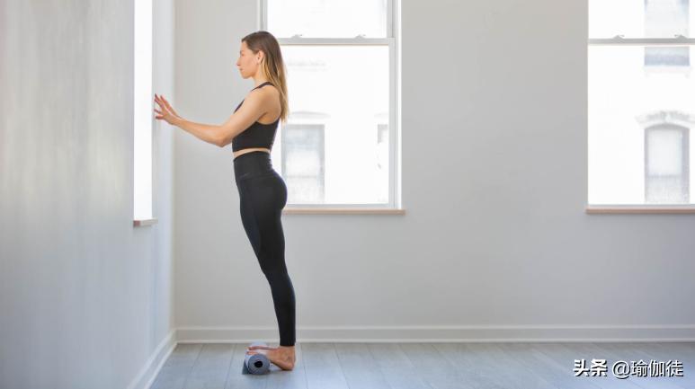 大腿后侧腘绳肌肉僵硬拉伸动作,腿僵硬怎么练腘绳肌