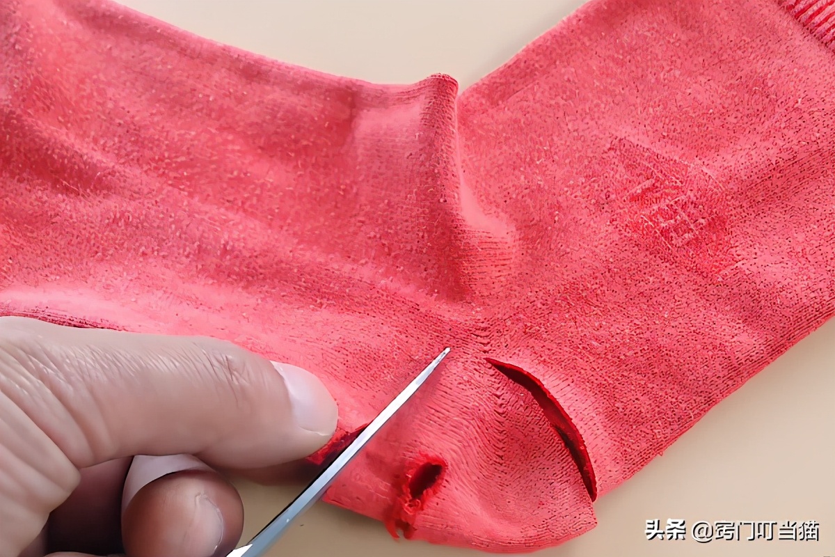 袜子破洞了要不要继续穿,袜子有洞要不要扔掉