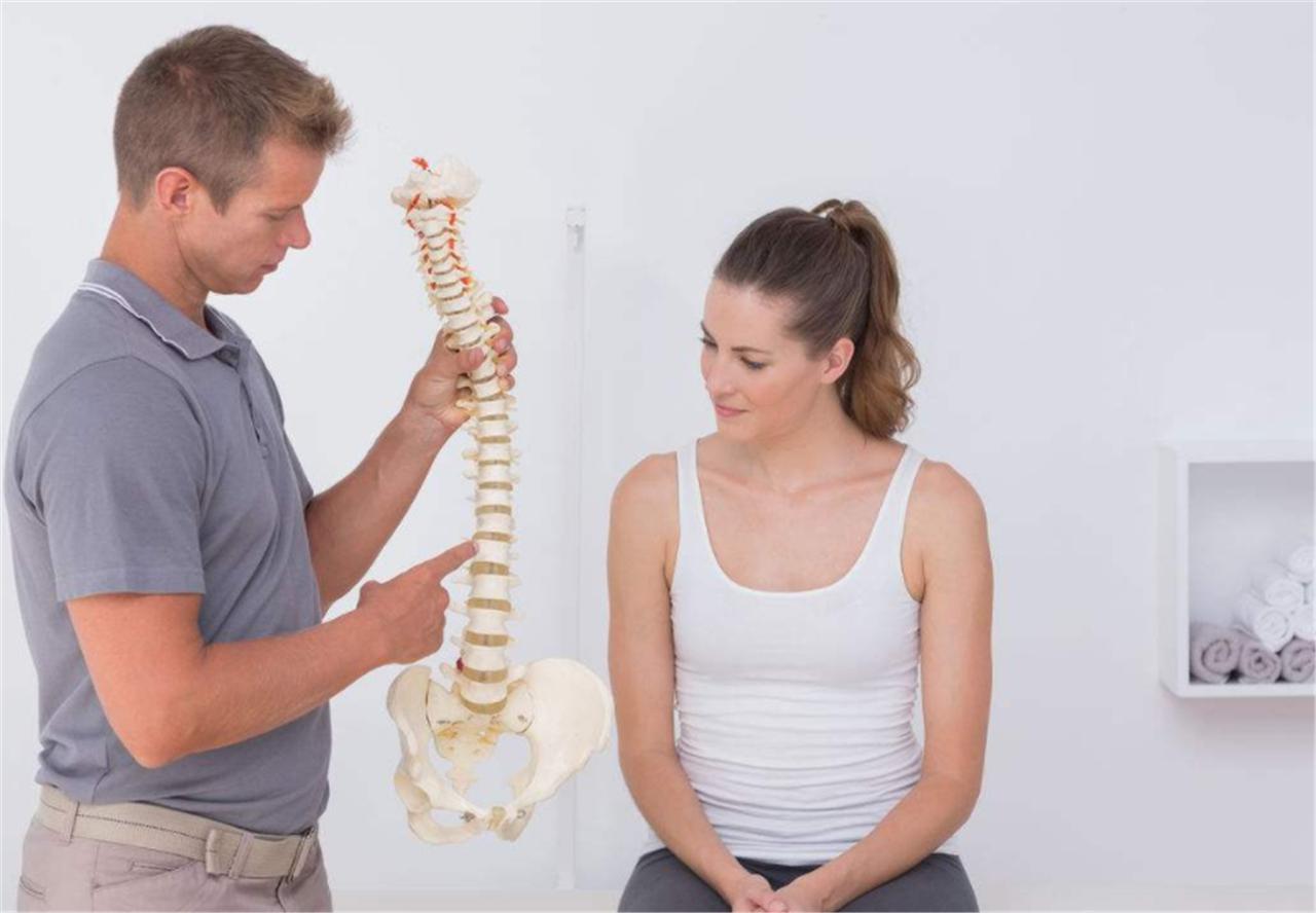 女腰痛要警惕四种原因,每天腰痛女性要警惕四种原因