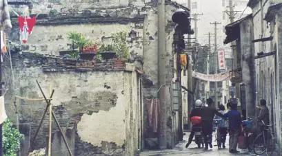 塔弄东起建国路,西止少年路,长305米,在明朝以前名塔儿弄