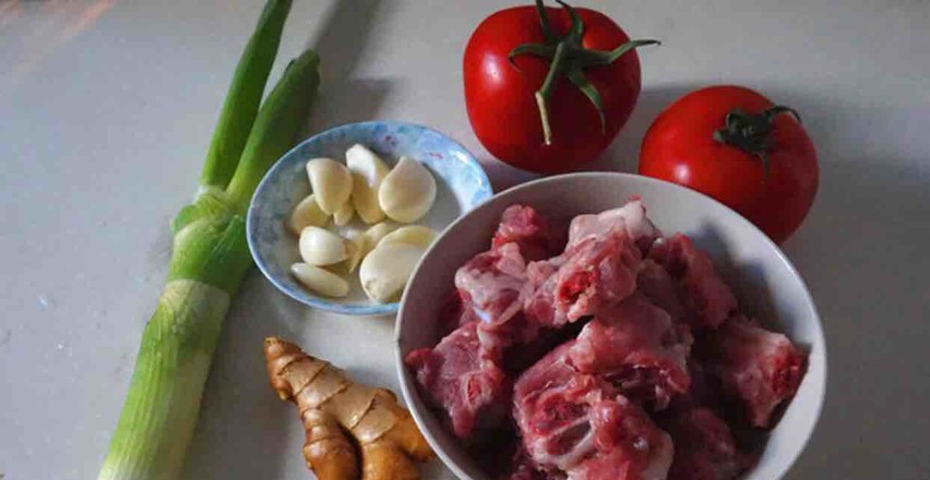 炖肉撇去浮沫水还用换吗,炖肉如何撇浮沫