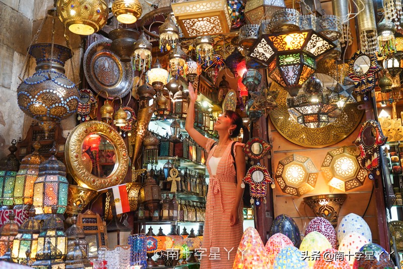 一半沙漠一半海洋图片,一半沙漠一半湖水