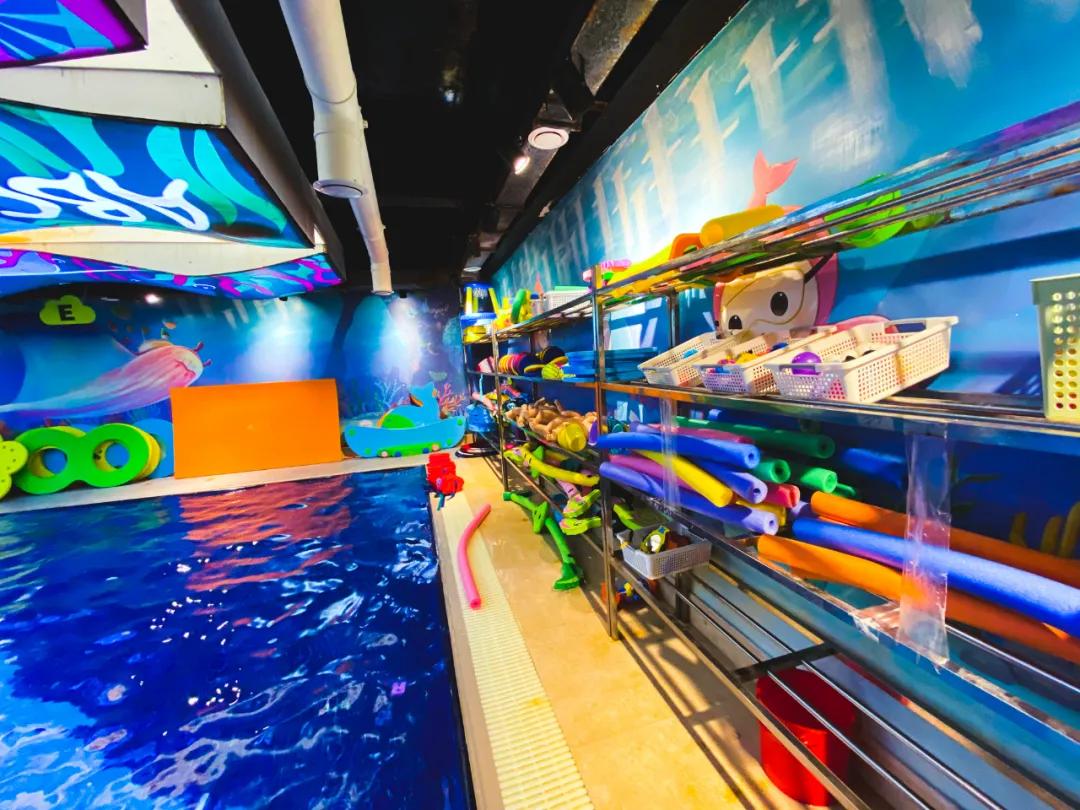 和娃一起学游泳,这家亲子游泳馆真的适合遛娃
