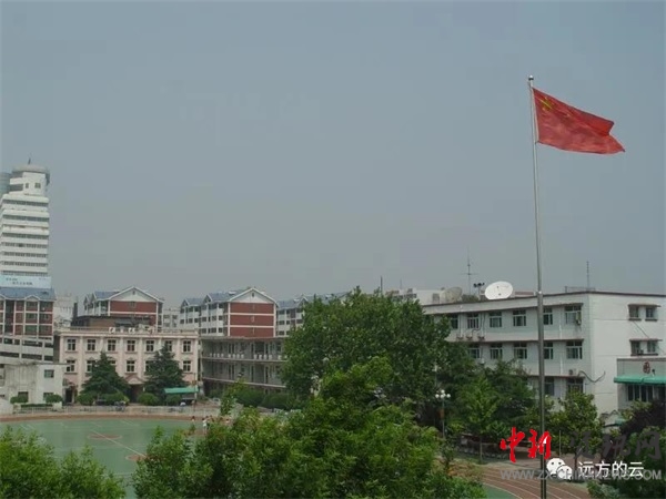 不负韶华有深美崇文厚德是“后浪——走进开封市七中