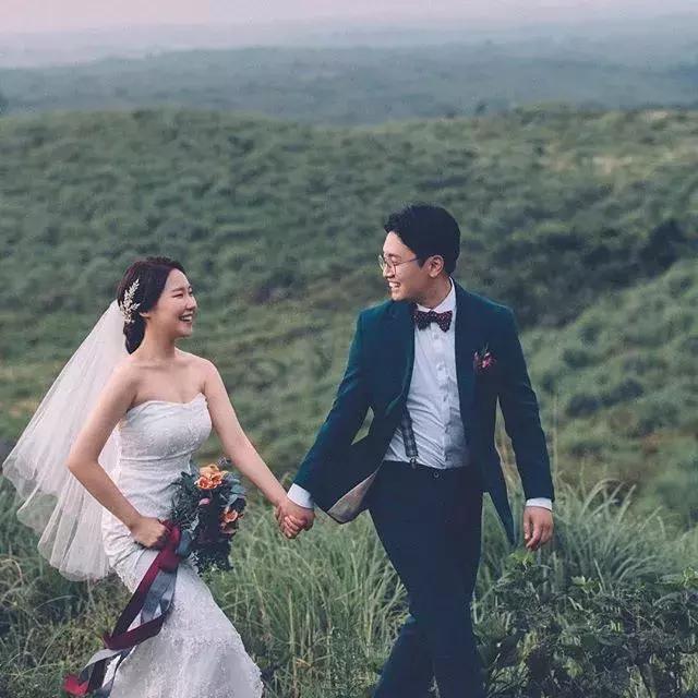 不拘泥形式的婚纱照,婚纱照小众风格这样拍也好看